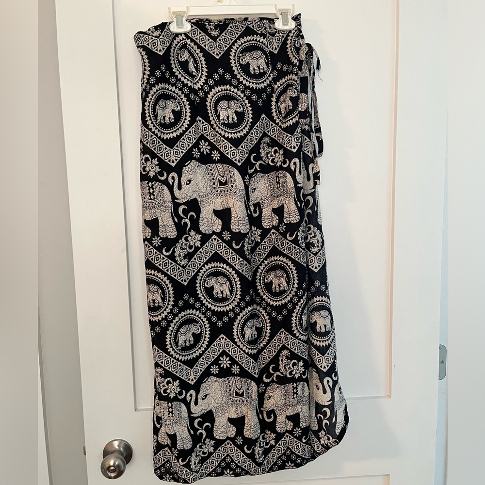 Elephant print wrap skirt black and tan